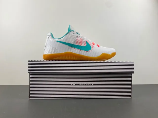 نايك كوبي أبيض أزرق Perforated Mesh Upper Teal Swoosh Overlay أحذية كرة السلة 15