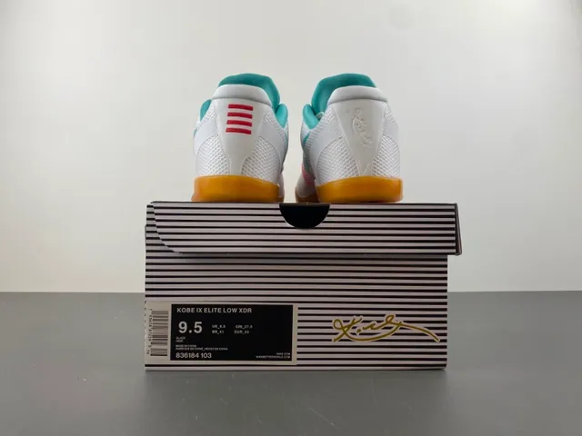 نايك كوبي أبيض أزرق Perforated Mesh Upper Teal Swoosh Overlay أحذية كرة السلة 17