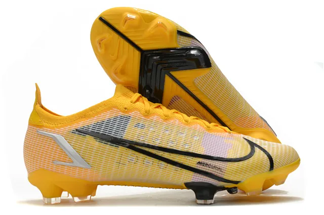 Nike Mercurial Vapor 粉色和金色硬地足球鞋 2