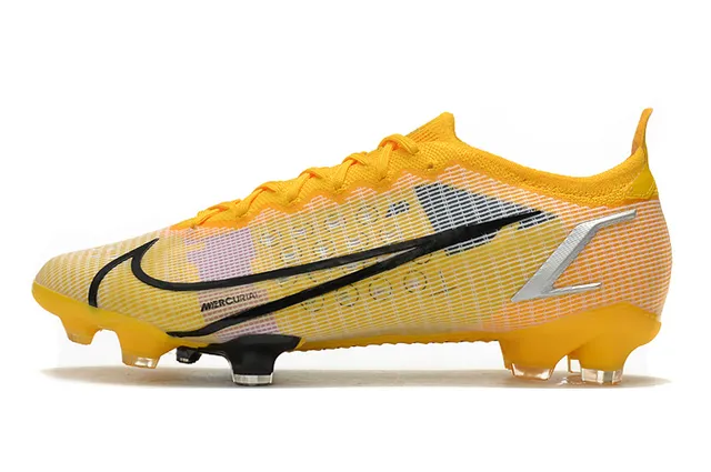 Nike Mercurial Vapor 粉色和金色硬地足球鞋 12