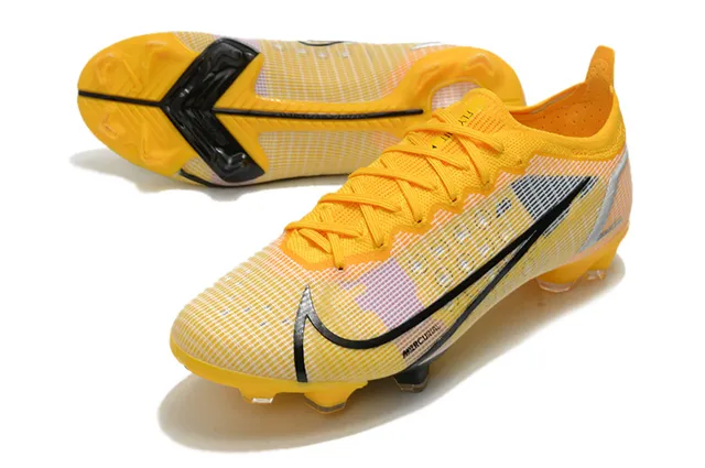 Nike Mercurial Vapor 粉色和金色硬地足球鞋 13