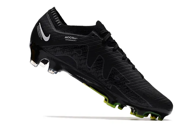 Tênis de futebol Nike Phantom GT Flyknit Upper preto e verde sistema de cadarço assimétrico para campo firme 3