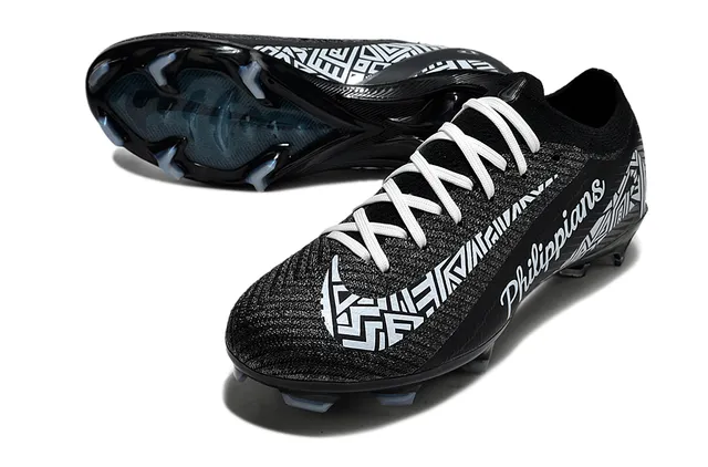 Nike Phantom GT أسود أبيض منخفض القطع جزء علوي مصمم للجوارب أرضية صلبة أحذية كرة القدم 2