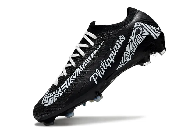 Nike Phantom GT أسود أبيض منخفض القطع جزء علوي مصمم للجوارب أرضية صلبة أحذية كرة القدم 3