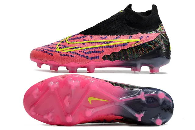 Nike Phantom GT Yellow Pink Confort de chaussette Tissu tricoté Supérieur Asymétrique Col sans lacets Surface ferme Chaussures de football 3
