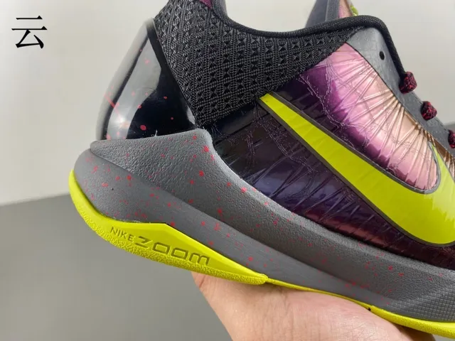 Nike Tênis de Basquete Roxo e Amarelo Alto com Parte Superior Iridescente 2