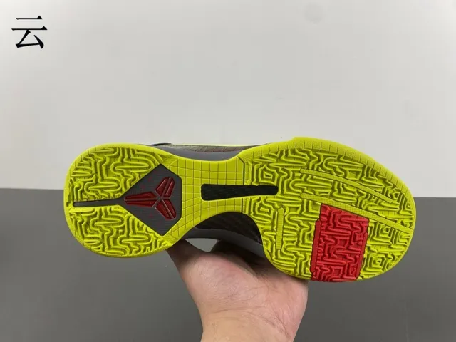 Nike Tênis de Basquete Roxo e Amarelo Alto com Parte Superior Iridescente 5