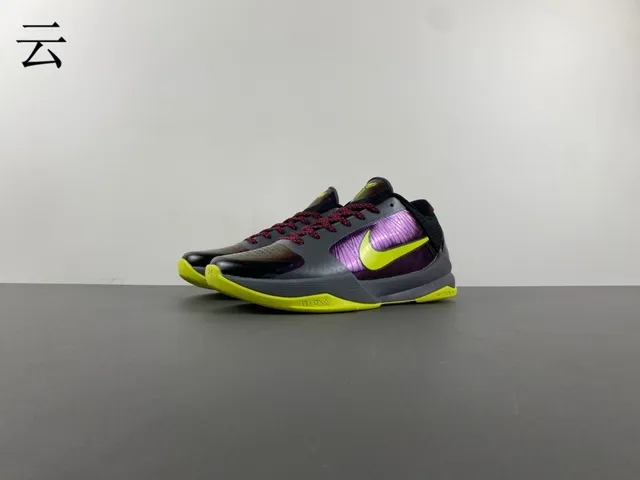 Nike Tênis de Basquete Roxo e Amarelo Alto com Parte Superior Iridescente 9