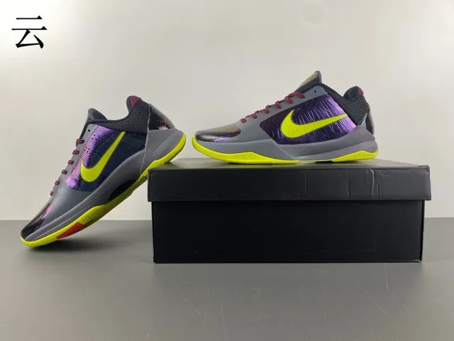 Nike Tênis de Basquete Roxo e Amarelo Alto com Parte Superior Iridescente 12