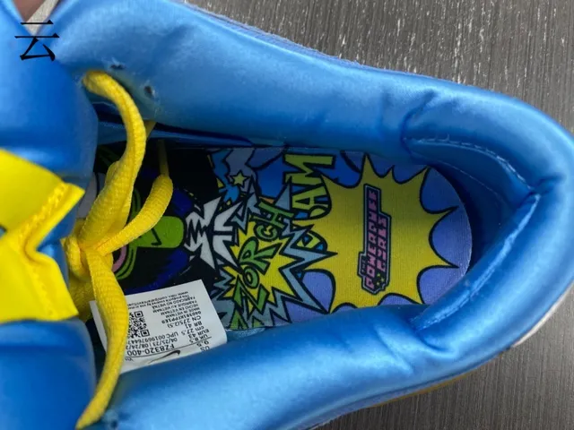 Nike SB Dunk Low नीला और पीला स्केटबोर्ड जूते 11