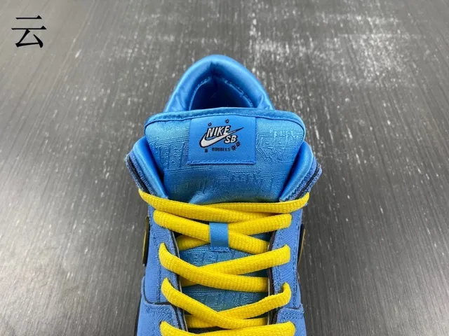 Nike SB Dunk Low नीला और पीला स्केटबोर्ड जूते 13