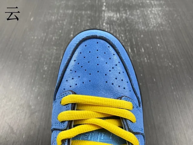 Nike SB Dunk Low नीला और पीला स्केटबोर्ड जूते 14