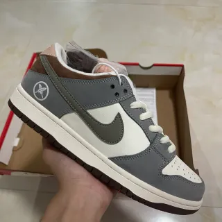 Nike SB Dunk Low ग्रे सफेद भूरा स्केटबोर्ड जूते
