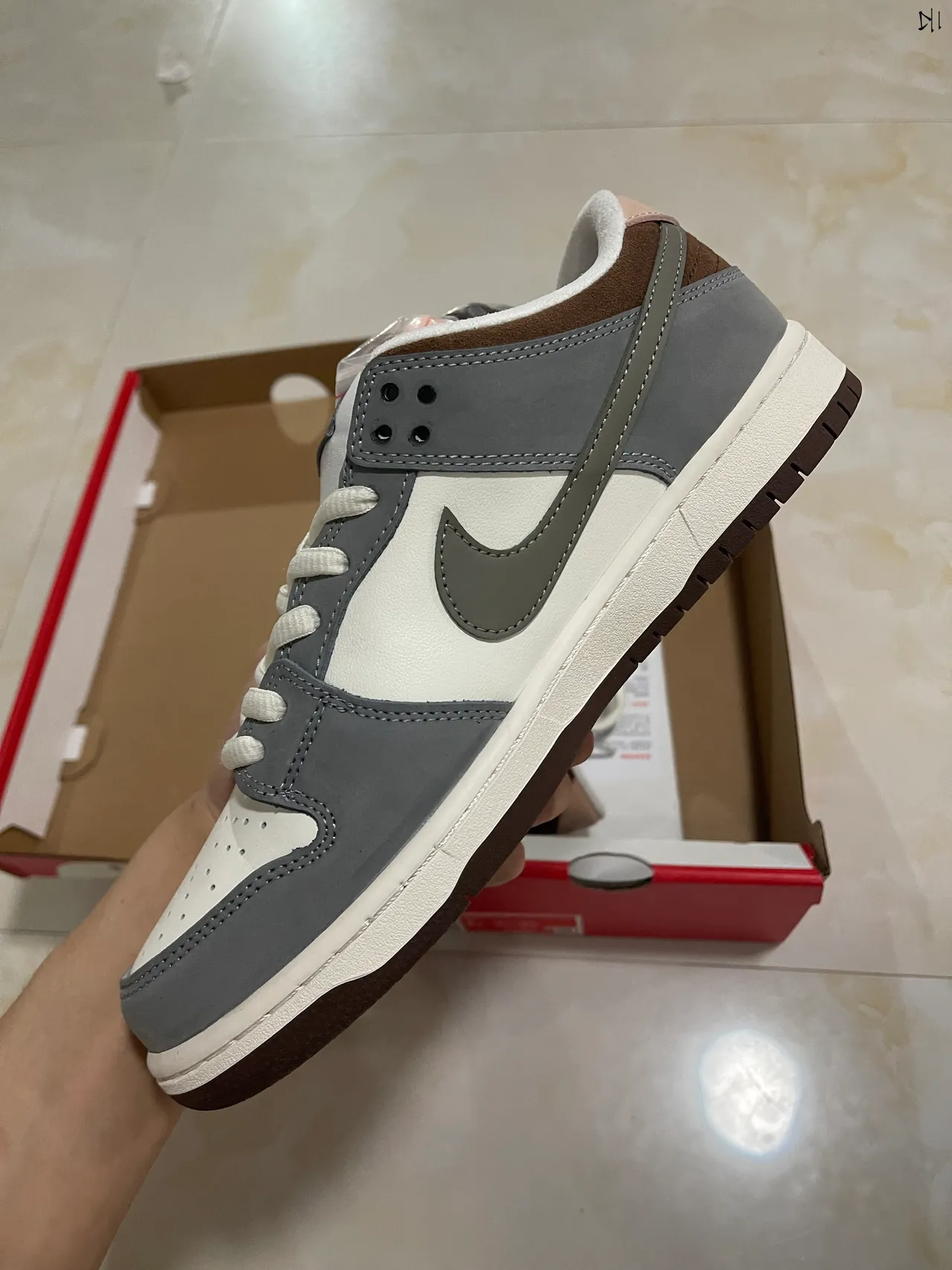 Nike SB Dunk Low Zapatillas de Skate Gris Blanco Marrón 5