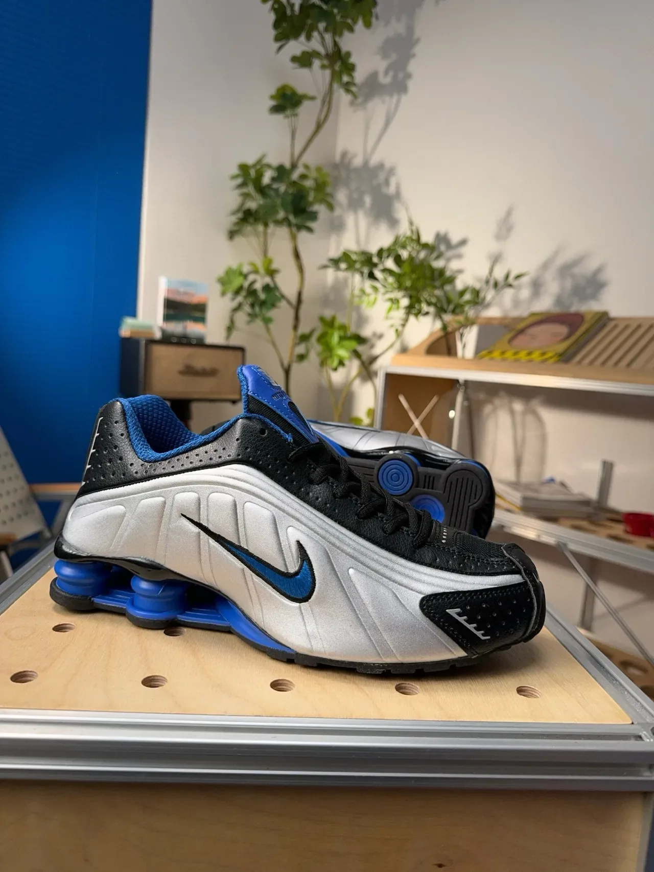 Nike Shox R4 Silver Black Blue Lifestyle Sneakers 2