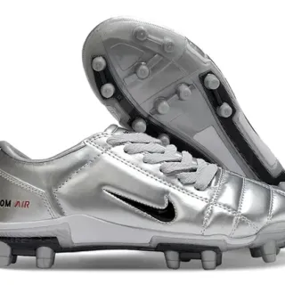 Nike सिल्वर ब्लैक मेटालिक क्विल्टेड ऊपरी लो-कट क्लेट फर्म ग्राउंड फुटबॉल जूते