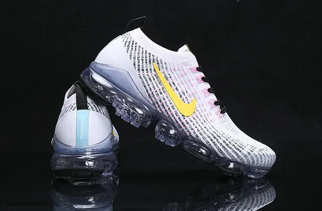 Nike White Black Engineered Knit Upper Full-Length Visible Air Sole Lifestyle Sneakers 12