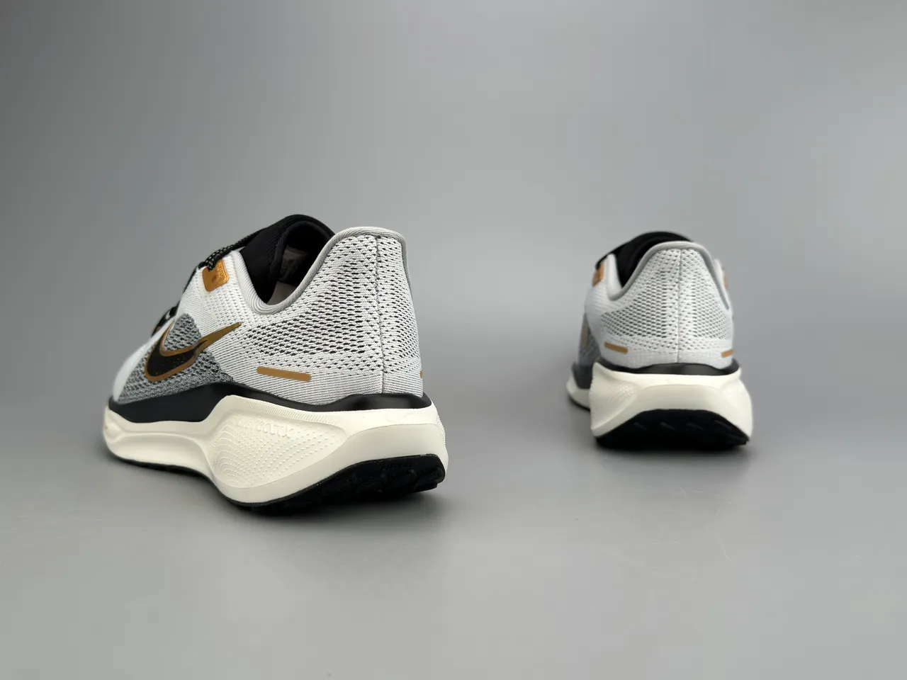 Nike White Black Engineered Knit Upper Metallic Gold Swoosh Running Shoes 6