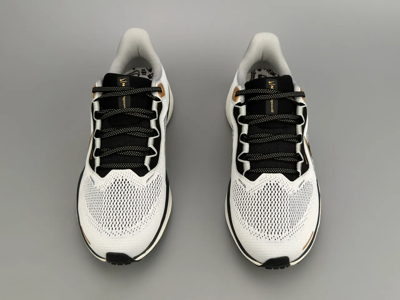 Nike White Black Engineered Knit Upper Metallic Gold Swoosh Running Shoes 9