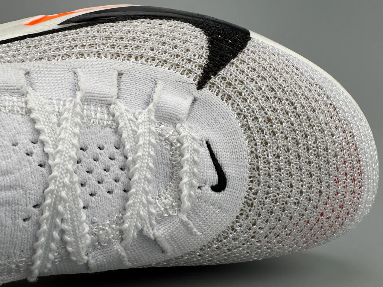 Nike White Black Knit Upper Sculpted Midsole Running Shoes 4