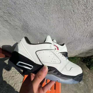 Nike White Black Leather Upper Synthetic Heel Cage Lifestyle Sneakers