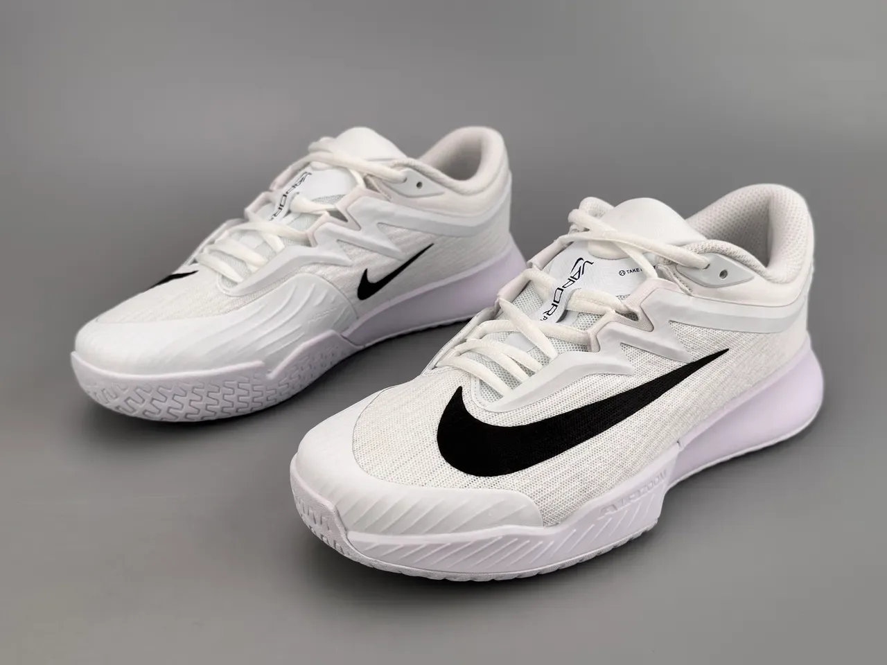 Nike أبيض أسود شبكة علوية سووش أكسنت لايف ستايل سنيكر 5
