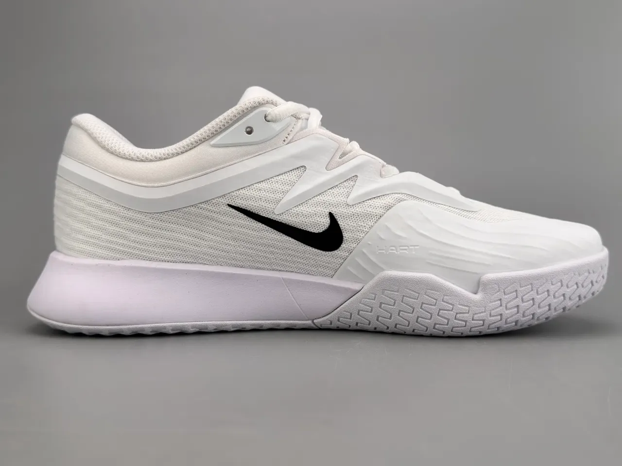 Nike أبيض أسود شبكة علوية سووش أكسنت لايف ستايل سنيكر 10