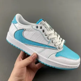 Nike Sneakers Lifestyle Blancs Bleus avec Partie Supérieure Synthétique Embossé Crocodile Contraste Cyan Swoosh