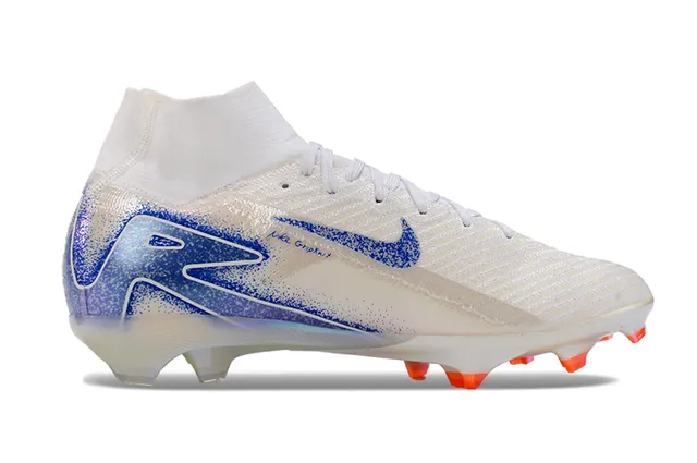 Nike Sapatos de futebol branco e azul de corte alto com ajuste de meia na parte superior, overlay gráfico iridiscente, superfície de firme 5