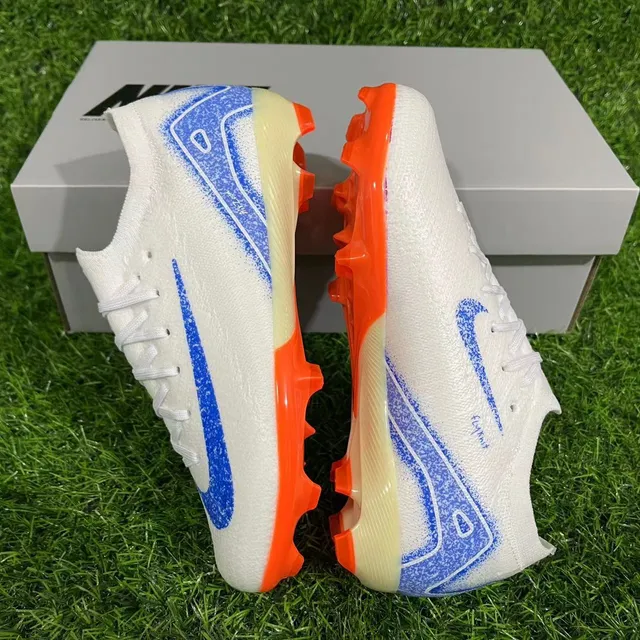 Nike أحذية كرة القدم أبيض أزرق مع upper منسوج ياقة ديناميكية Firm-Ground 11