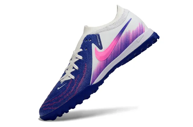 Nike sapatos de futebol com upper de malha branco e azul, bloqueio de cores com gradiente em turf 3
