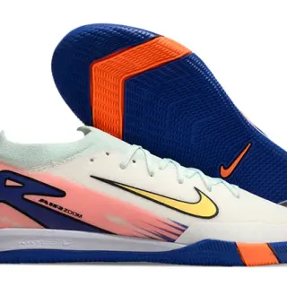 Nike Chaussures de football indoor low top blanc et bleu en maille