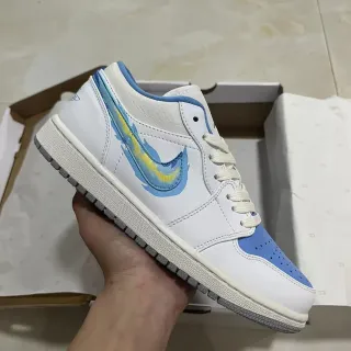 Nike Branco e Azul Low-Top Couro Lifestyle Sneakers