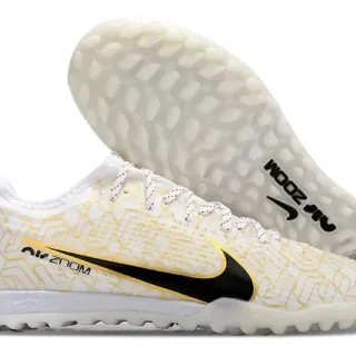Nike Tênis de Futebol Turf Upper em Malha Branco e Dourado Impressão Geométrica