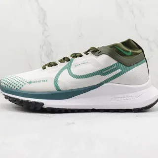 Nike सफेद हरा GORE-TEX जलरोधक ऊपरी हिस्सा टील अक्सेंट इंजीनियर्ड मेश दौड़ने वाले जूते