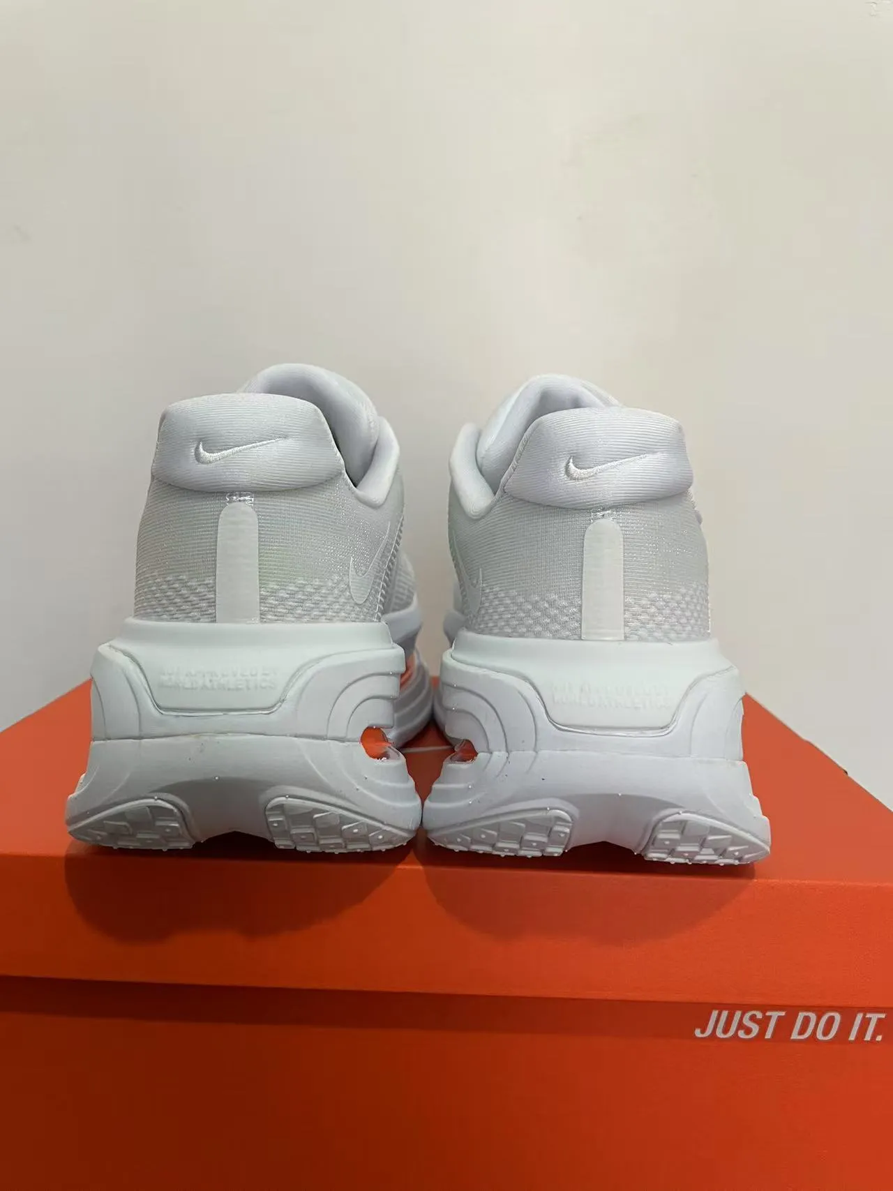 Nike White Orange Mesh Upper Visible Air Units Lifestyle Sneakers 4