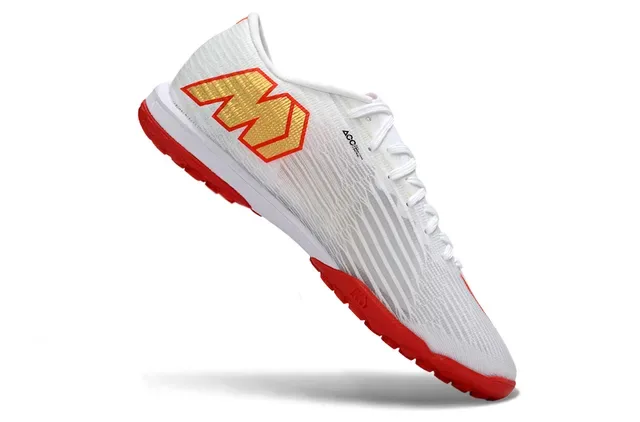 নাইক সাদা লাল Flyweave Knit upper gradient Swoosh overlay টার্ফ সকার জুতো 2