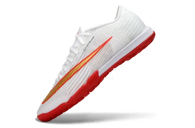 নাইক সাদা লাল Flyweave Knit upper gradient Swoosh overlay টার্ফ সকার জুতো 3