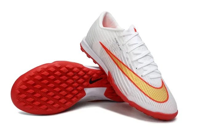 নাইক সাদা লাল Flyweave Knit upper gradient Swoosh overlay টার্ফ সকার জুতো 4