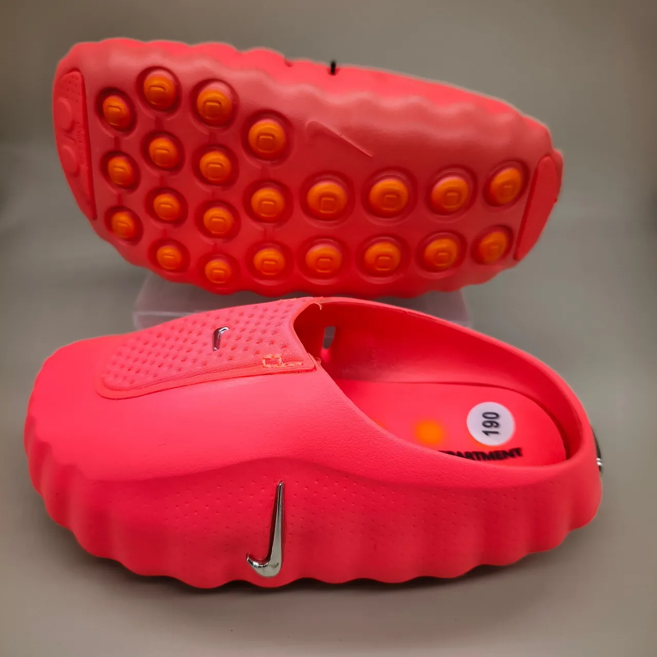 Nike 白银 镂空网布鞋面 模具压纹鞋底 凉拖 4