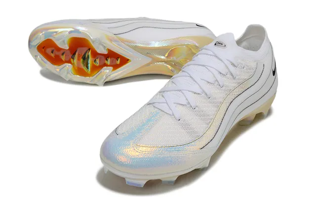 Nike Sapatos de futebol branco transparente low-cut com upper de knit com superposições de onda iridiscente em campo artificial 3