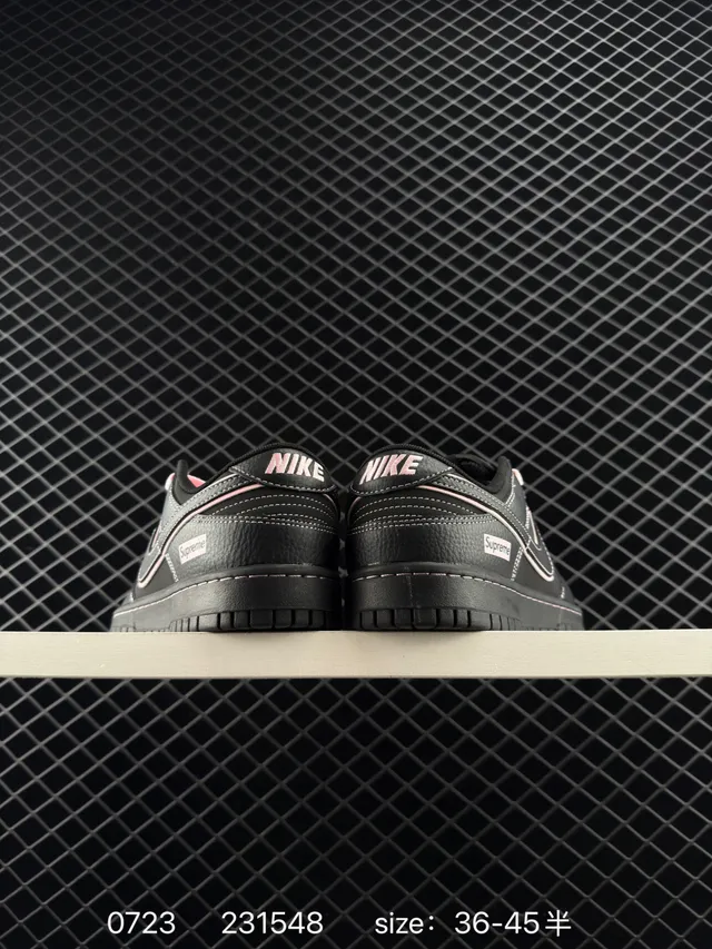 Nike x Supreme SB Dunk Low 黑粉色皮革滑板鞋 3