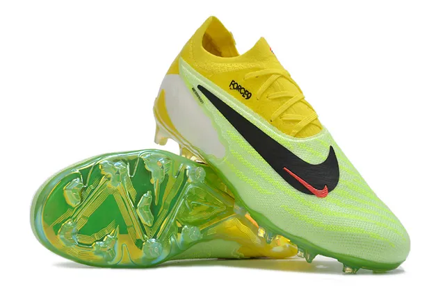 Nike Chaussures de football avec upper en knit jaune et vert, lacets asymétriques et surface ferme 3