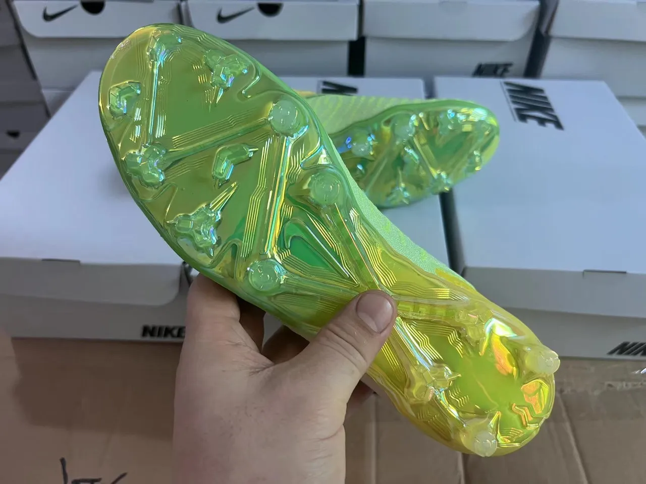 Nike Chaussures de football avec upper en knit jaune et vert, lacets asymétriques et surface ferme 11
