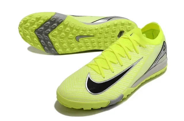 Nike Sneakers Jaunes et Argentées avec Upper en Tricot et Semelle Turf 6