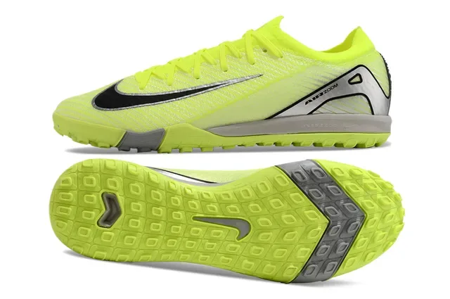 Nike Sneakers Jaunes et Argentées avec Upper en Tricot et Semelle Turf 7