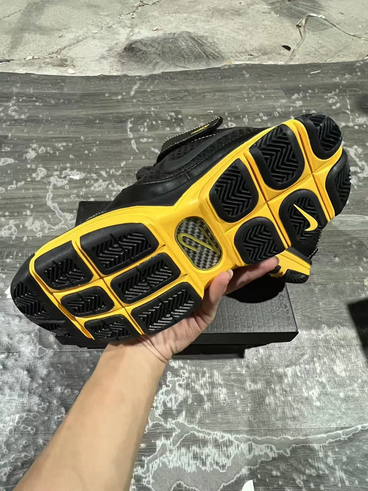 Nike Zoom Kobe IV काला पीला बास्केटबॉल जूते 6