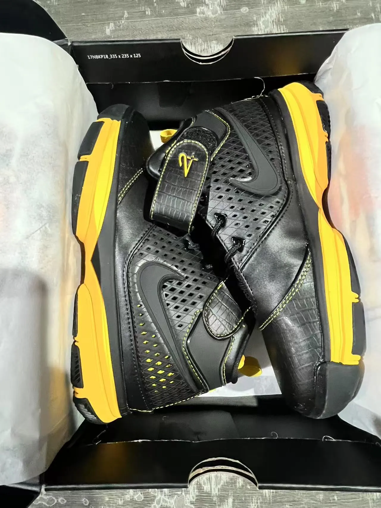 Nike Zoom Kobe IV काला पीला बास्केटबॉल जूते 9