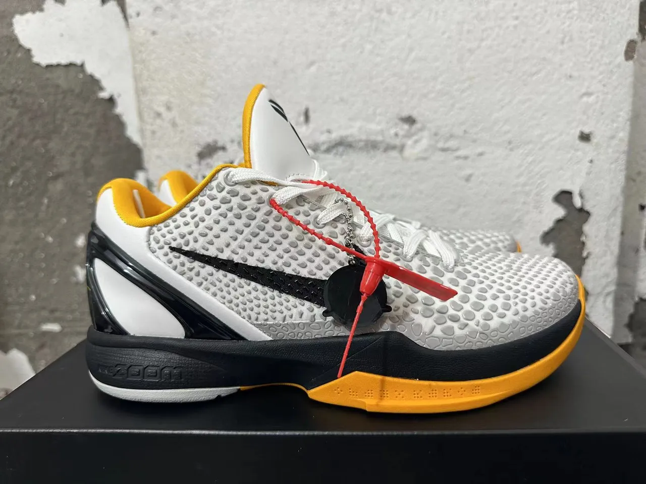 Nike Zoom Kobe VI White Black Yellow Basketball Shoes 4