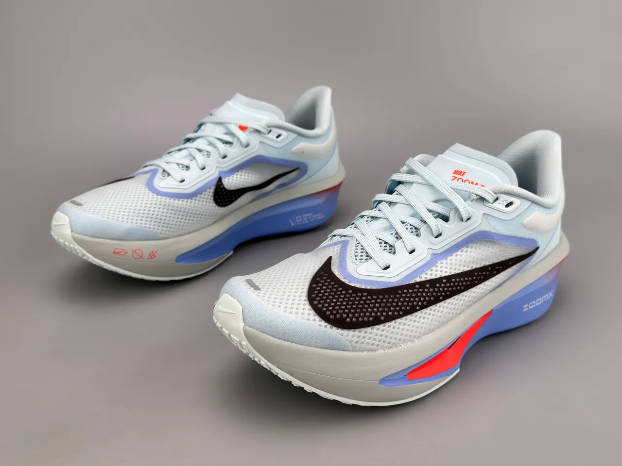 Nike ZoomX bleu rouge Partie supérieure en maille ingénierisée Sculptée Densité multi Médiasemelle Chaussures de course 5
